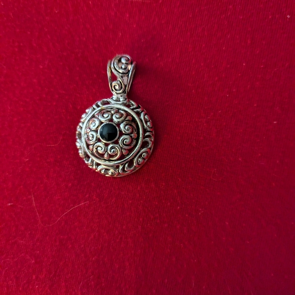 Pendant - Picture 1 of 2